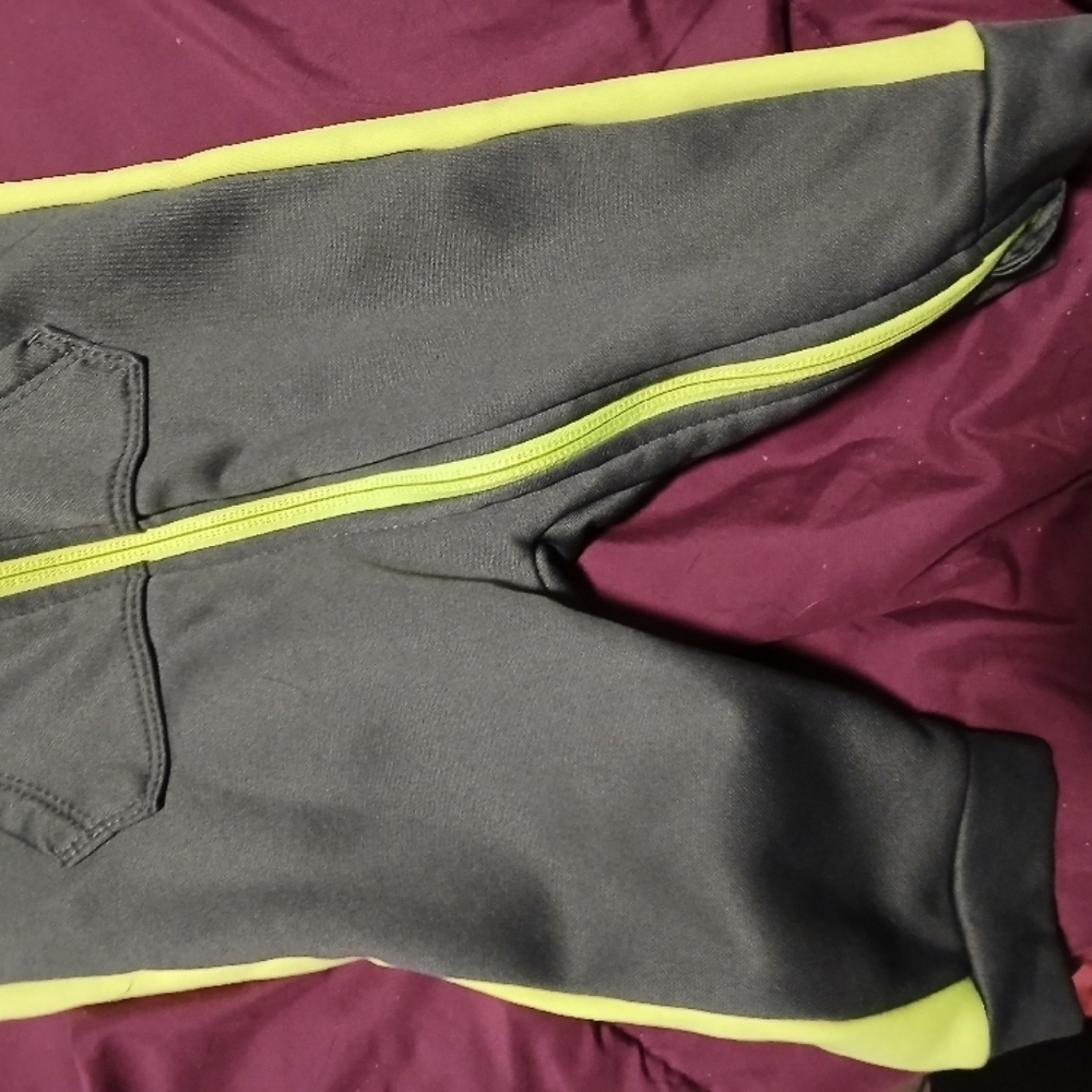 Nike dri fit infant Gray and Green One Piece outfit with hood. Size 6 months - Picture 7 of 8